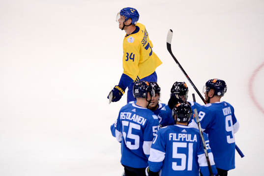 Finlands Rasmus Ristolainen jublar