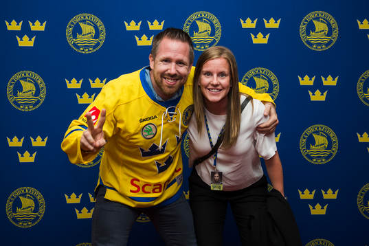 poserar för ett porträtt