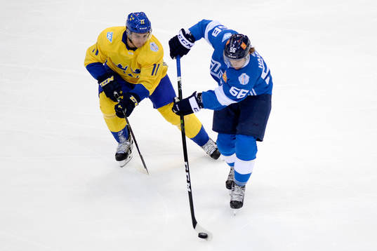Sveriges Mikael Backlund och Finlands Erik Haula