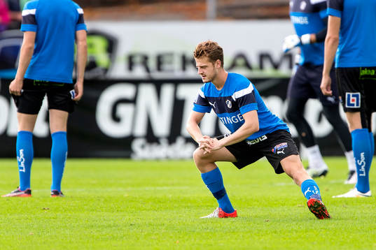 Halmstads Rebin Asaad före fotbollsmatchen i Superettan