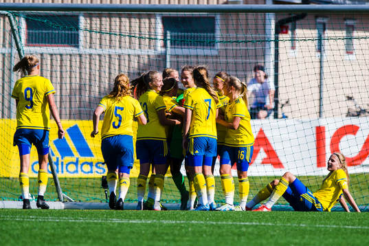 Sveriges målvakt Julia Langörgen räddade straff och