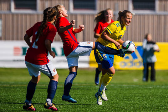 Norges Lotte Fikseth Fossem och Sveriges Ella Wallfur