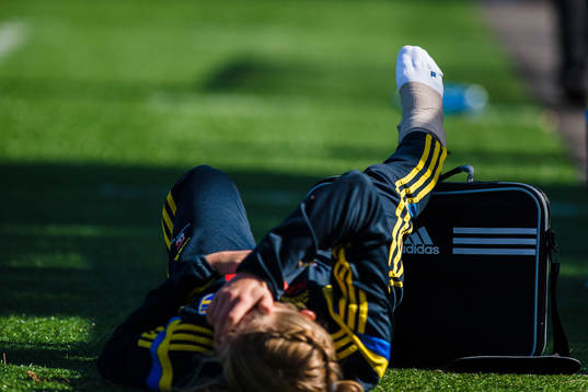 Sveriges Amanda Bergström med en lindad fot