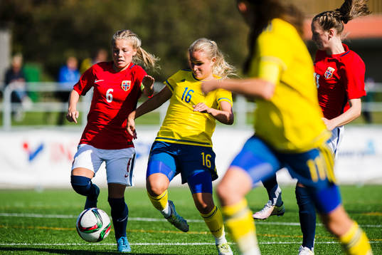 Norges Lotte Fikseth Fossem och Sveriges Ella Wallfur