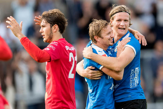 Halmstads Fredrik Olsson (v) jublar