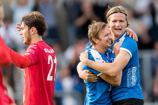Halmstads Fredrik Olsson (v) jublar