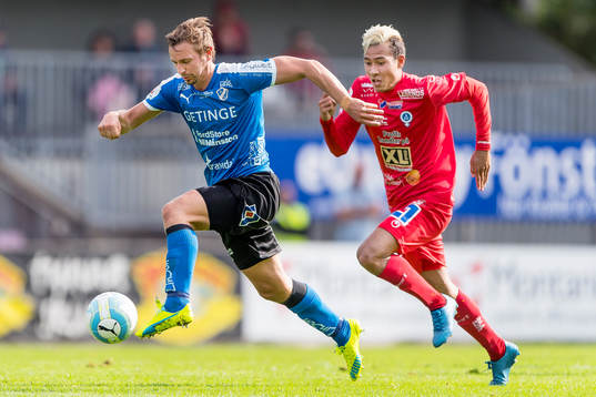 Halmstads Fredrik Olsson och Åtvidabergs Kevin Deeromram
