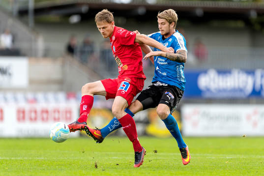 Åtvidabergs Simon Alexandersson och Halmstads Marcus