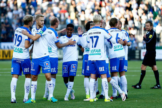 Norrköpings Sebastian Andersson jublar med lagkamraterna