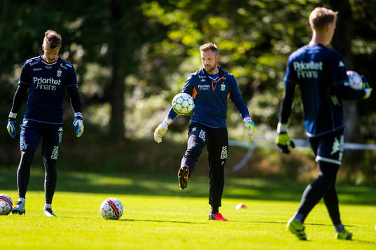 IFK Göteborgs målvakter Erik Dahlin, John Alvbåge och
