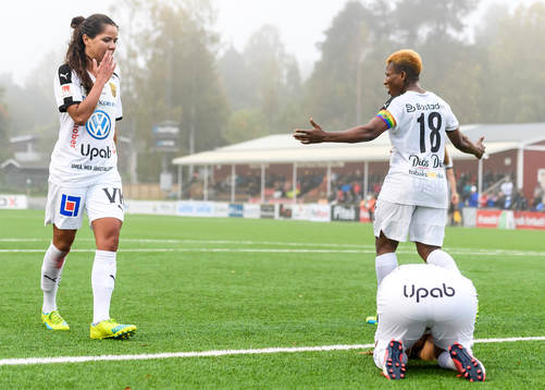 Umeås Sabrina Henriksson (v) Fanny Hjelm (m) och Rita