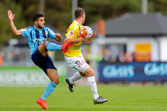 Djurgårdens Othman El Kabir och Falkenbergs Stefan Rodevåg