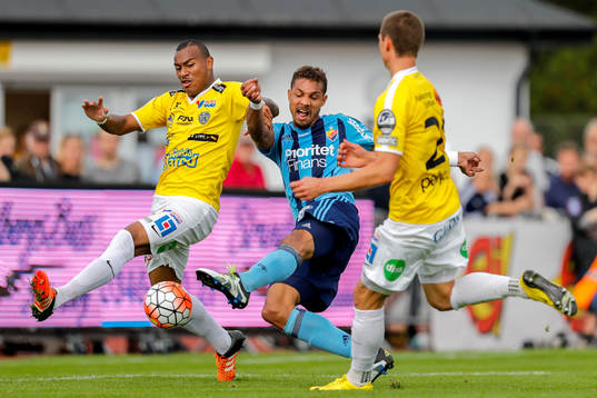 Bläddra bland fler bilder av Fotboll, Allsvenskan, Falkenberg - Djurgården