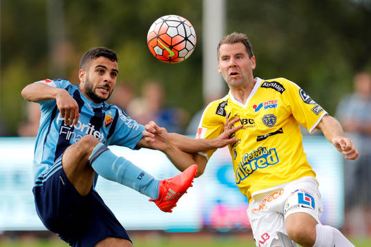 Djurgårdens Othman El Kabir och Falkenbergs Stefan Rodevåg