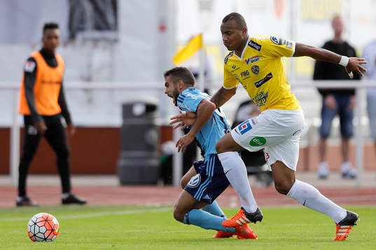 Djurgårdens Othman El Kabir och Falkenbergs Felipe Carvalho