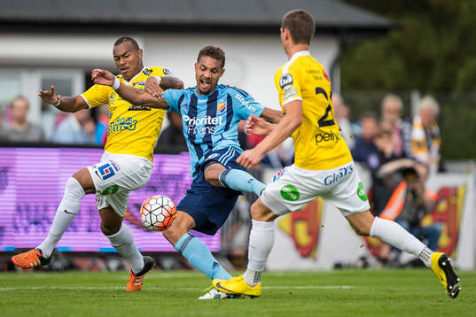 Djurgårdens Mathias Ranégie gör 1-1