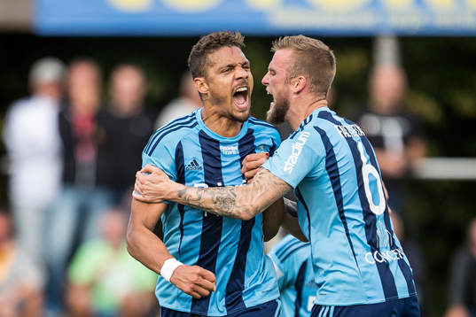 Djurgårdens Mathias Ranégie och Alexander Faltsetas jublar