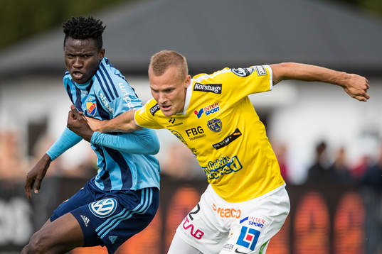 Djurgårdens Michael Olunga och Falkenbergs Rasmus Sjöstedt