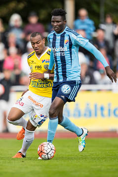 Falkenbergs Felipe Carvalho  och Djurgårdens Michael Olunga