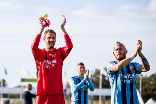 Djurgårdens målvakt Andreas Isaksson och Magnus Eriksson