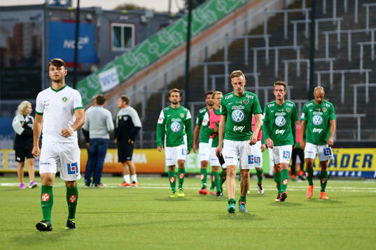 Jönköpings spelare går av planen deppandes