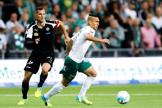 Örebros Robert Åhman Persson jagar Hammarbys Alexssander