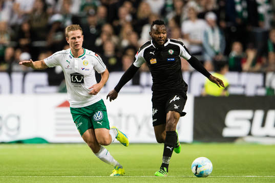 Hammarbys Erik Israelsson och Örebros Michael Junior Omah