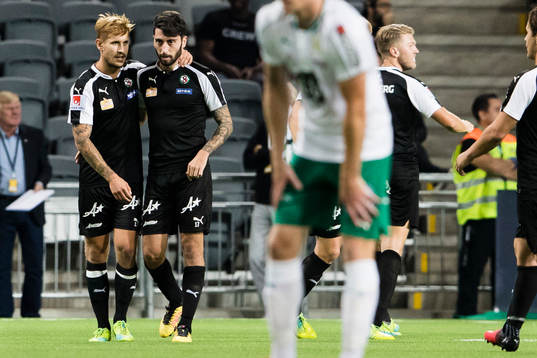 Örebros Daniel Björnqvist och Nahir Besara jublar