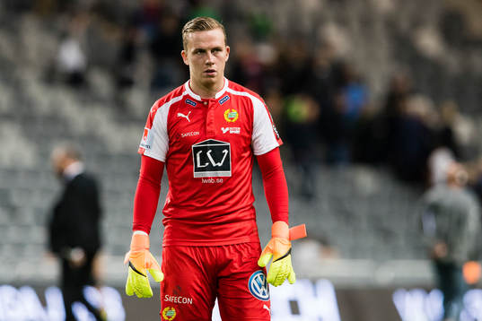 Hammarbys målvakt Ögmundur Kristinsson ser deppig ut