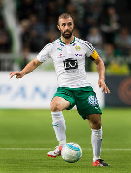 Hammarbys Kennedy Bakircioglu med bollen