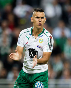 Hammarbys Alexssander Medeiros de Azeredo klappar händerna