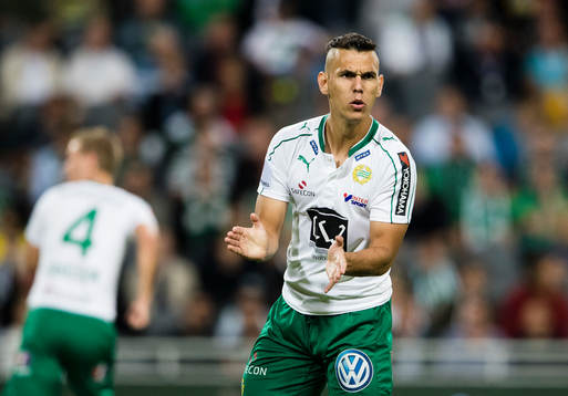 Hammarbys Alexssander Medeiros de Azeredo klappar händerna