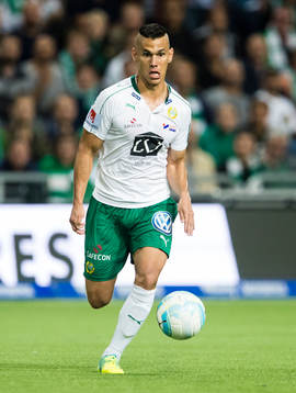 Hammarbys Alexssander Medeiros de Azeredo med bollen