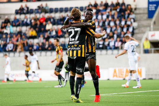 Häckens Alhassan Kamara jublar