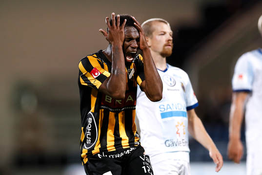 Häckens Mohammed Abubakari reagerar