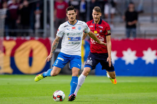 2 Värnamos Pär Cederqvist före Örgrytes Fredrik Björck