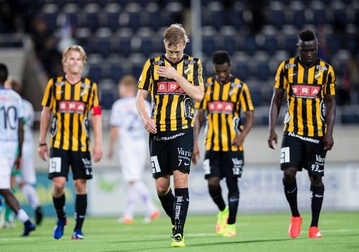 Häckens Rasmus Lindgren (närmast i bild) ser deppig ut