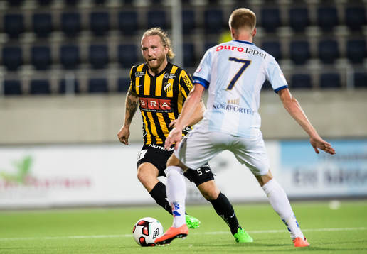 Häckens Emil Wahlström utmanar Gefles Robin Nilsson