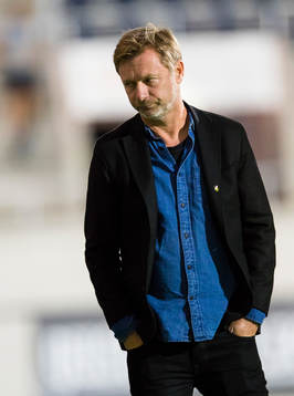 Häckens tränare Peter Gerhardsson ser deppig ut