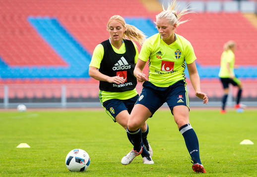 Sveriges Mimmi Larsson och Stina Blackstenius