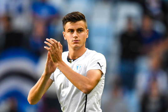 Malmö FFs Alexander Jeremejeff värmer upp före