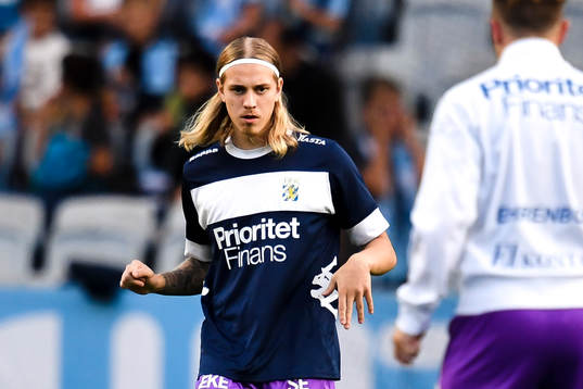 IFK Göteborgs Elias Mar Omarsson värmer upp före