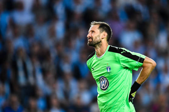 Malmö FFs målvakt Johan Wiland deppar