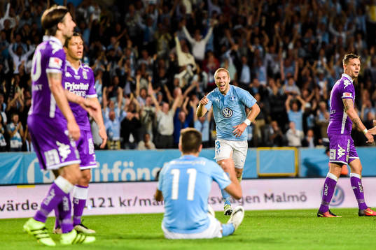 Malmö FFs Anton Tinnerholm och Alexander Jeremejeff jublar