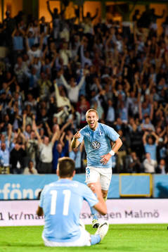 Malmö FFs Anton Tinnerholm och Alexander Jeremejeff jublar