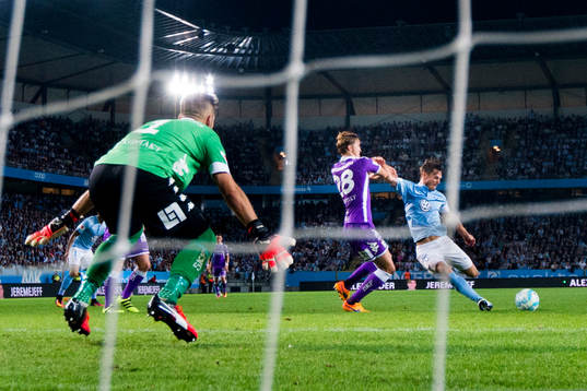 Malmö FFs Markus Rosenberg gör 3-1 bakom IFK Göteborgs