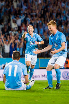 Malmö FFs Anton Tinnerholm jublar med Anders Christiansen