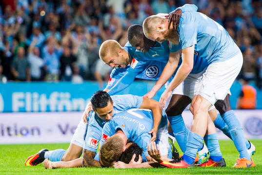 Malmö FFs Alexander Jeremejeff kramas Yoshimar Yotún,