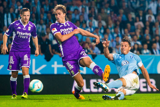 Malmö FFs Markus Rosenberg gör 3-1 bakom täckande IFK