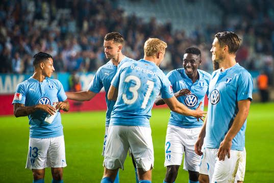 Malmö FFs Franz Brorsson och Pa Konate jublar